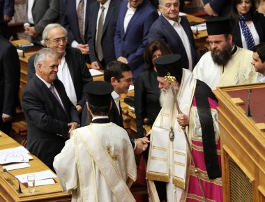 «Ηχηρό» ρήγμα στις σχέσεις κυβέρνησης και Εκκλησίας για την αλλαγή φύλου- «Θα σηκωθούν οι πρόγονοί μας από τους τάφους»